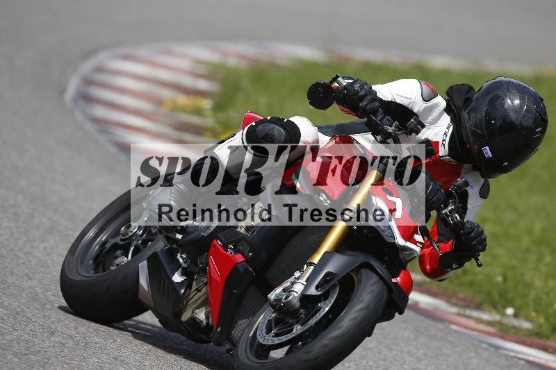 /Archiv-2024/29 12.06.2024 MOTO.CH Track Day ADR/Gruppe blau/71